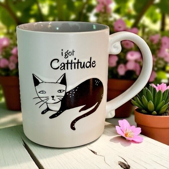Signature Housewares "I Got Cattitude" 3D Stoneware White/Gray Coffee Mug 14 oz - Picture 1 of 10